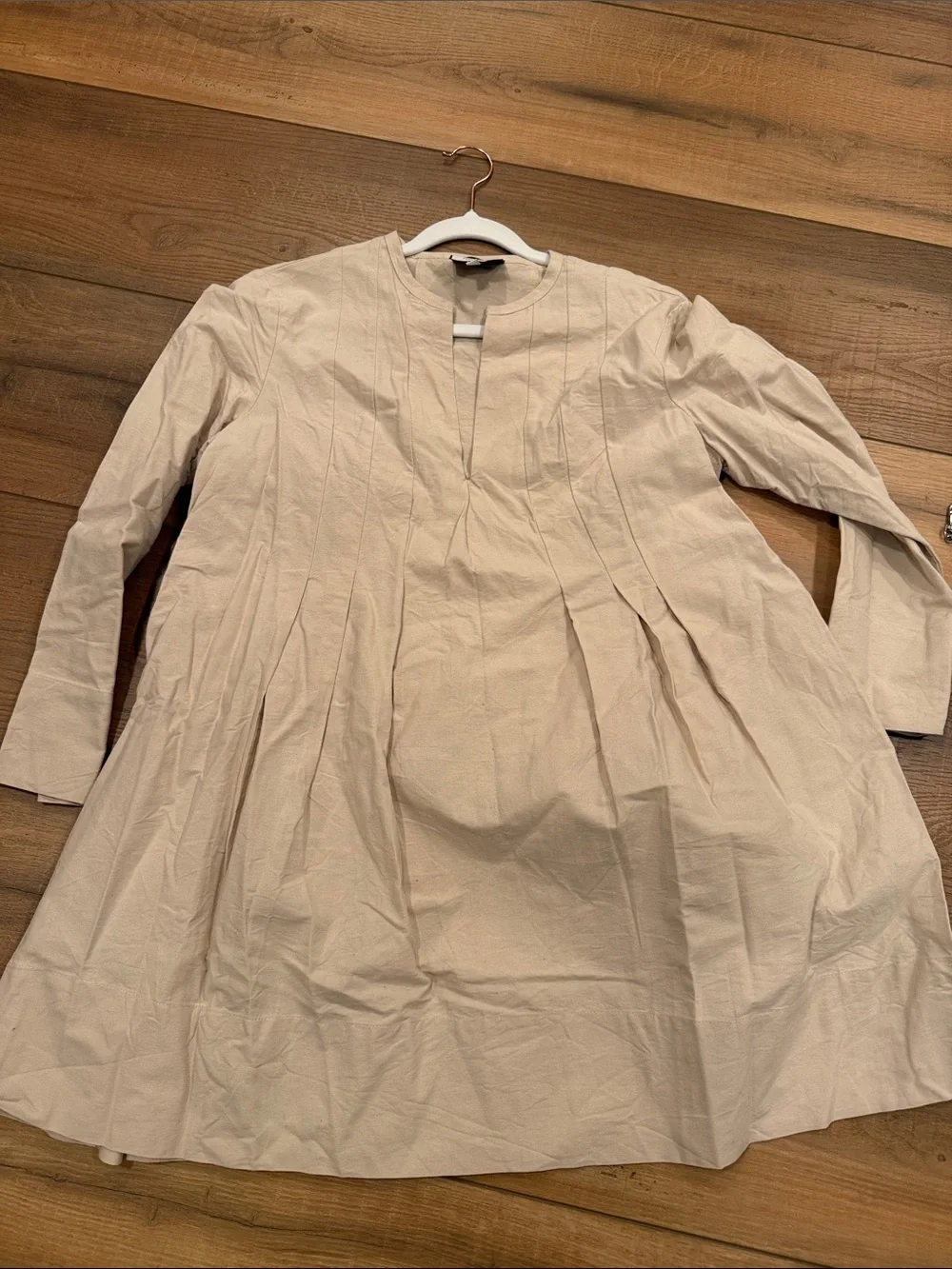 Tuckernuck Luella Tan Beige Pleated Notch-Neck Mini Dress size M - Picture 6 of 8